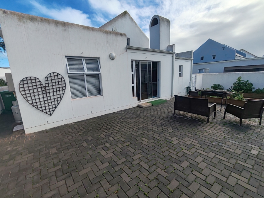 3 Bedroom Property for Sale in Laguna Hills Western Cape